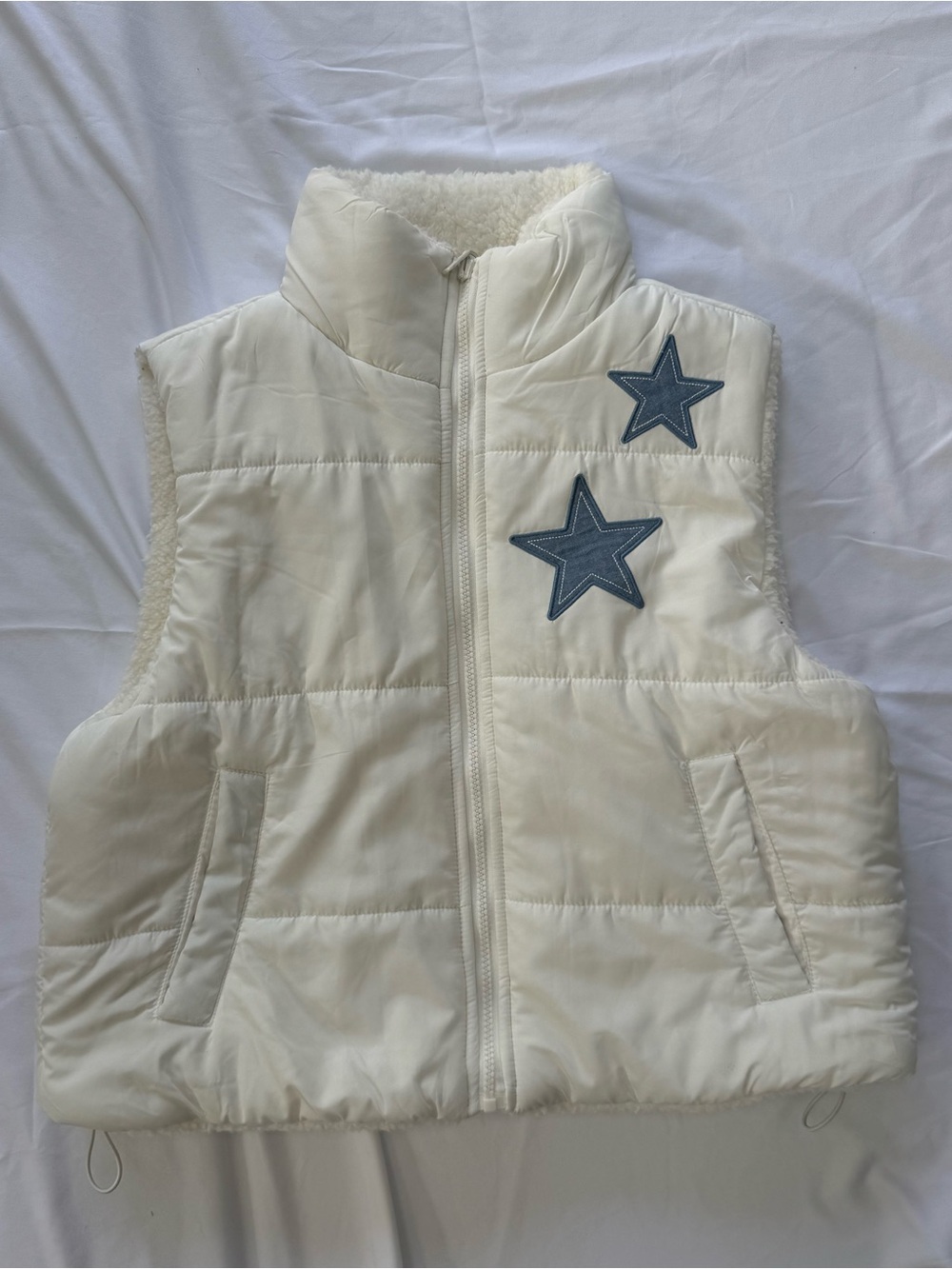 NWOT Madden Girl Juniors White Reversible Fleece Puffer Vest with Star Patches